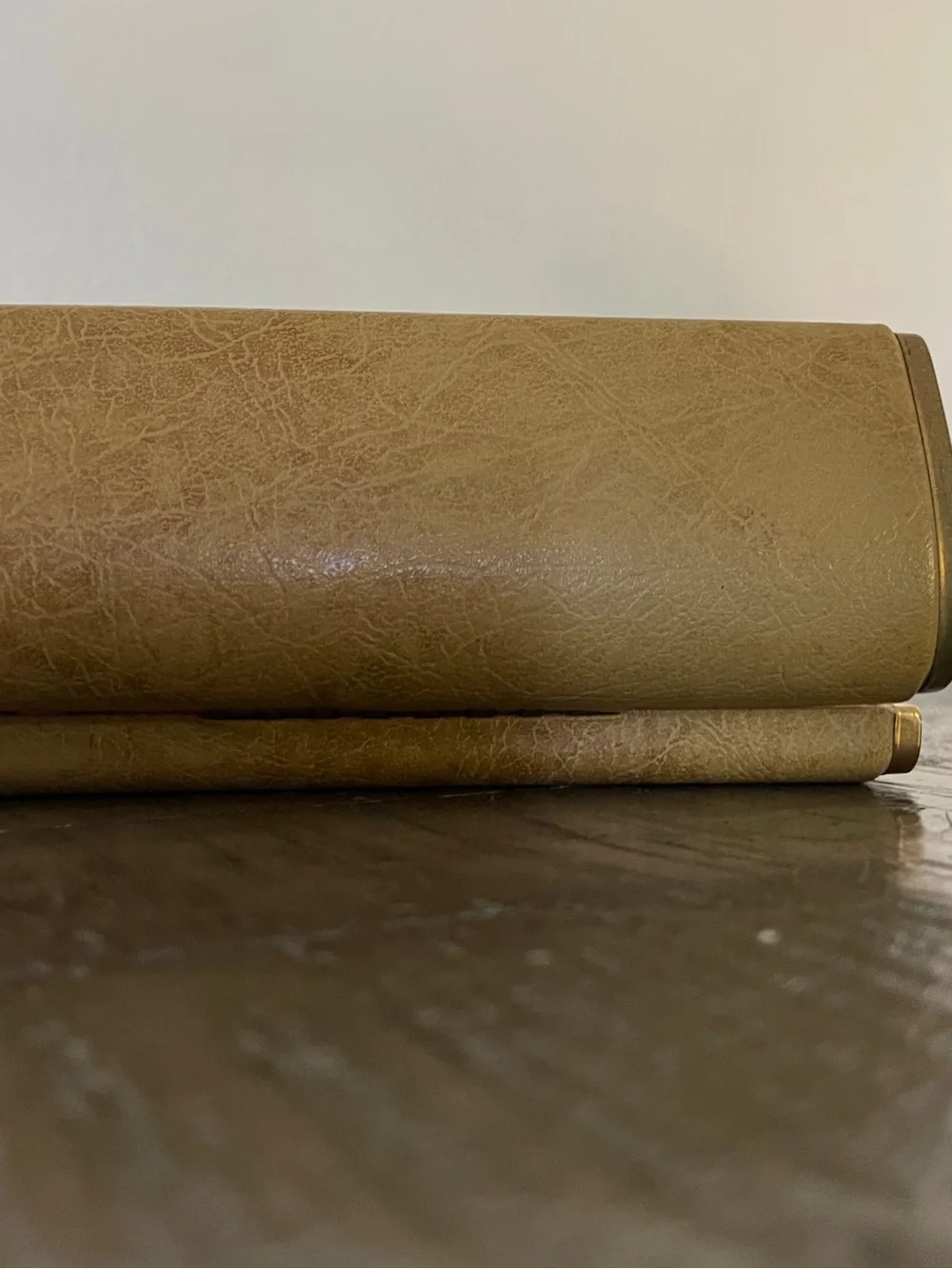 Vintage Parker 51 Black / Gold Fountain Pen set in original stamped leather case